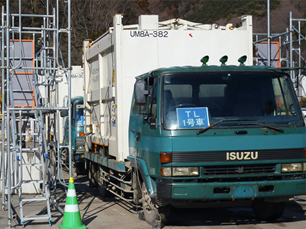 トラック搬出時の放射線量測定（広域処理）